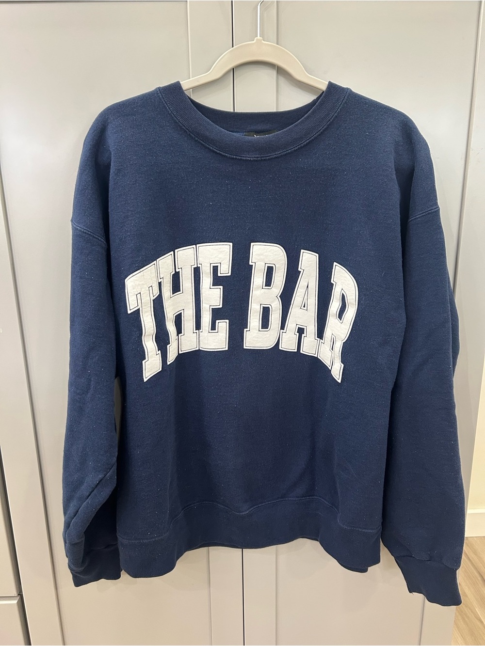 The Bar Navy Blue Crewneck Sweatshirt Large White Collegiate Applique Logo